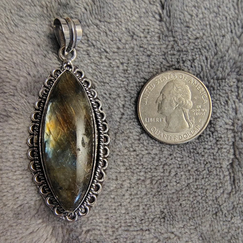 Marquis Labradorite And Silver Pendant - Picture 3 of 7
